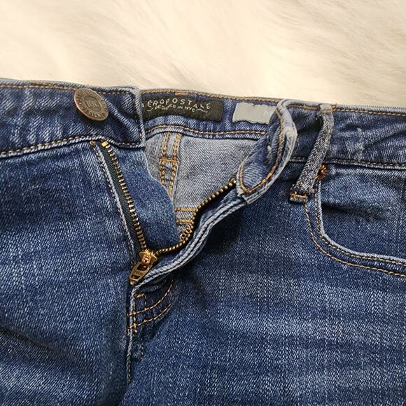 Aeropostale lightly distressed mid rise rolled cuffs jean shorts woman's size 8 - Picture 4 of 9